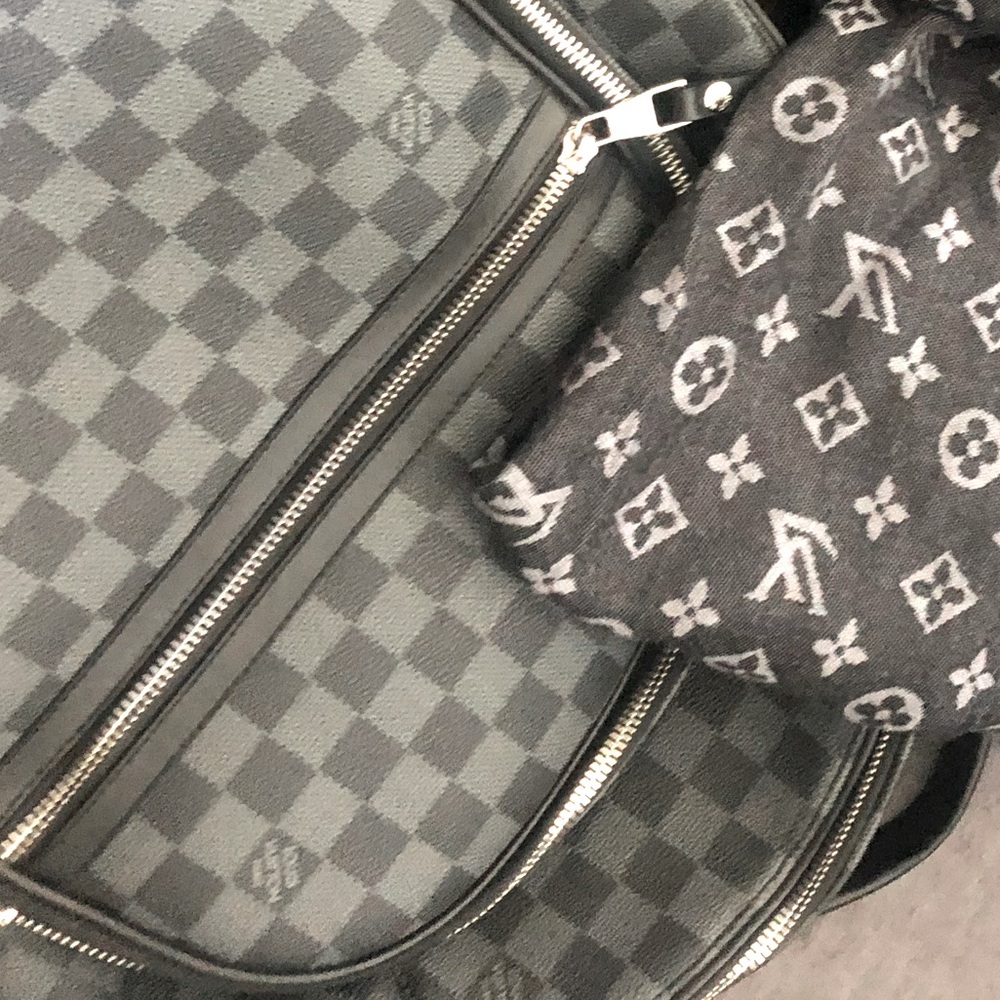 Louie V scarf
